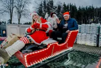 Sanie na ciężarówce i dziesiątki świateł – bajkowy korowód w Szemudzie. 