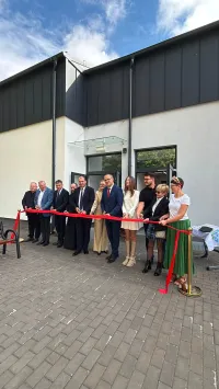 Wielki dzień dla gminnej oświaty! Milionowe inwestycje w Łebieńskiej Hucie i Koleczkowie oddane do użytku.