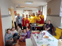 Łączą Kuchnią i Pasją! KGW Trzy Korony prowadzi warsztaty w Łebieńskiej Hucie.