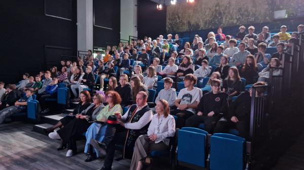 Z Łebna na dach świata. Kinga Baranowska zainspirowała młodzież w Centrum Samorządowym.