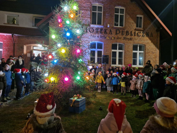 Rozświetlone Łebno! Świąteczna Magia wypełniła sołectwo!