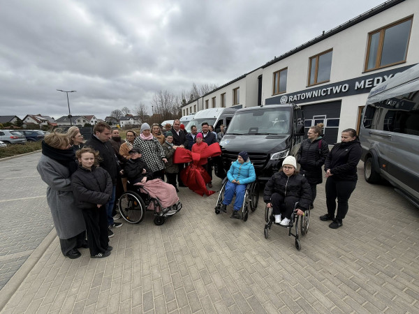 Nowy pojazd do przewozu osób z niepełnosprawnościami w Gminie Szemud.