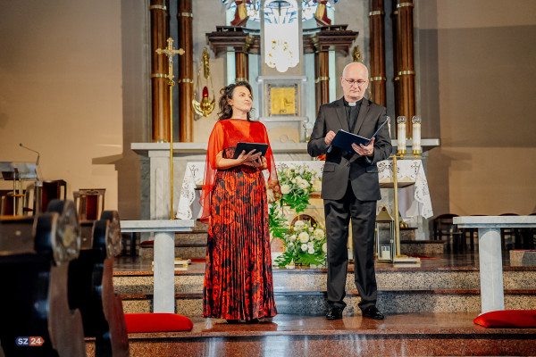 Fotorelacja - Uroczysty koncert pieśni maryjnych i arii modlitewnych.