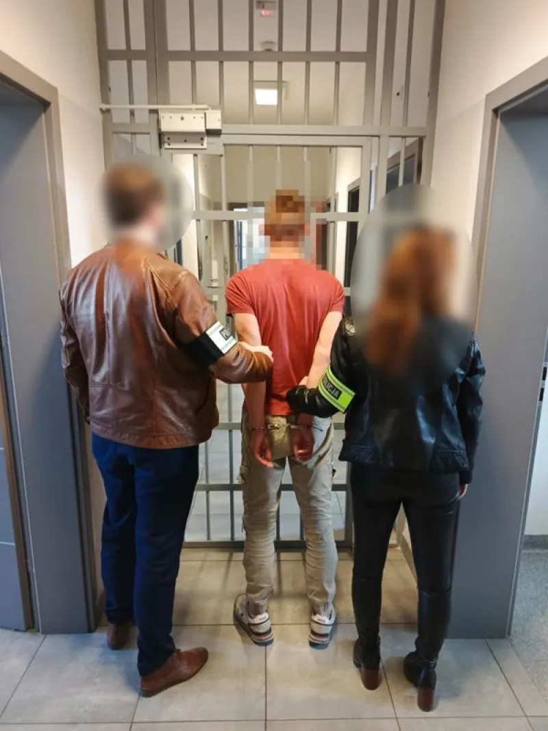 Wejherowo - Policjanci z Wejherowa rozbili grupe oszustow kupujacych samochody 2.jpg