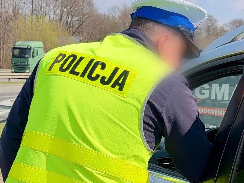 Wejherowo Był w stanie po spozyciu alkoholu a mimo tego jechał hulajnoga elektryczna i zjechał z chodnika na jezdnie uderzajac w samochod ale to nie jedyny przypadek zatrzymania kierowcy bedacego pod wpływem w ten weekend.jpg