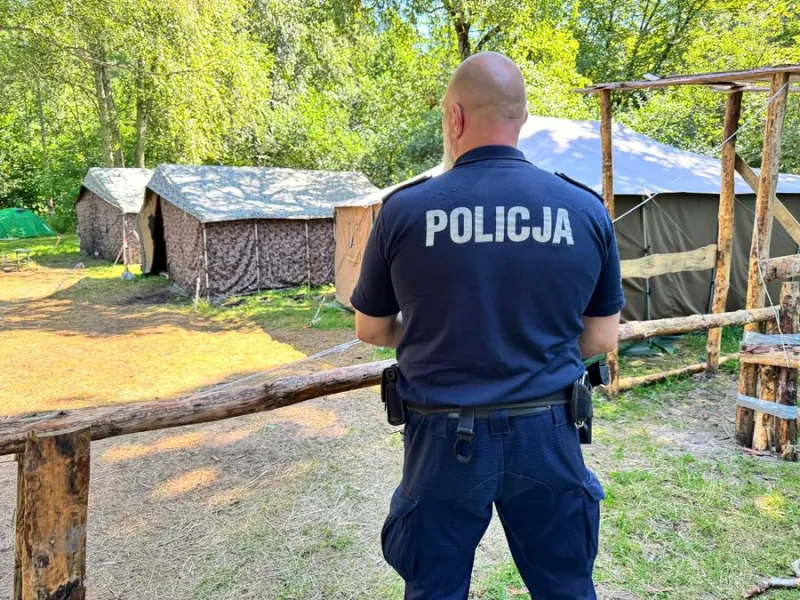 Wejherowo- Bezpieczny wypoczynek harcerzy- policjanci kontroluja obozy i prowadza działania edukacyjne 1.jpg