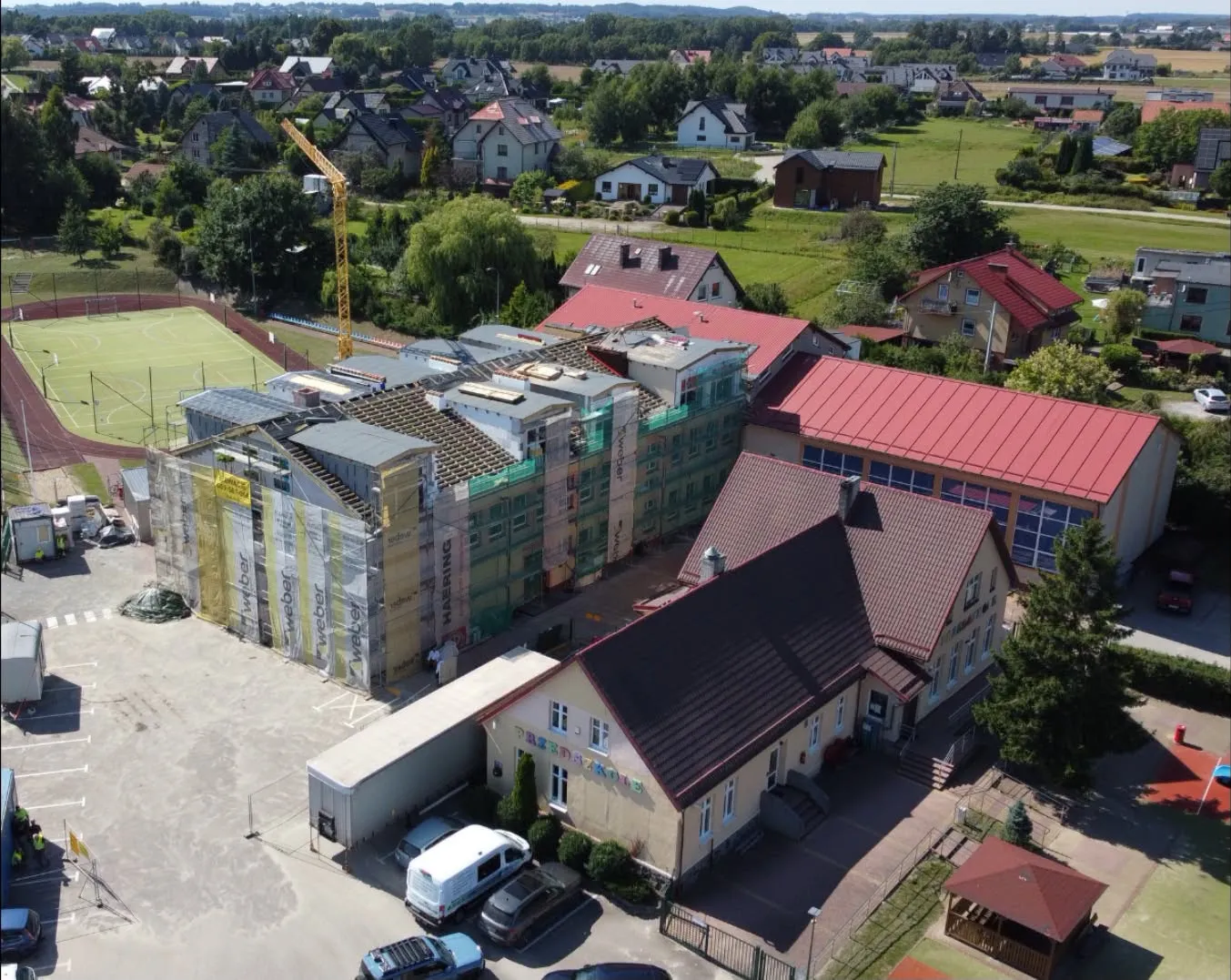 Wielki dzień dla Dobrzewina i Karczemek. Szkoła powiększy się o nowe sale, aulę i bibliotekę. 