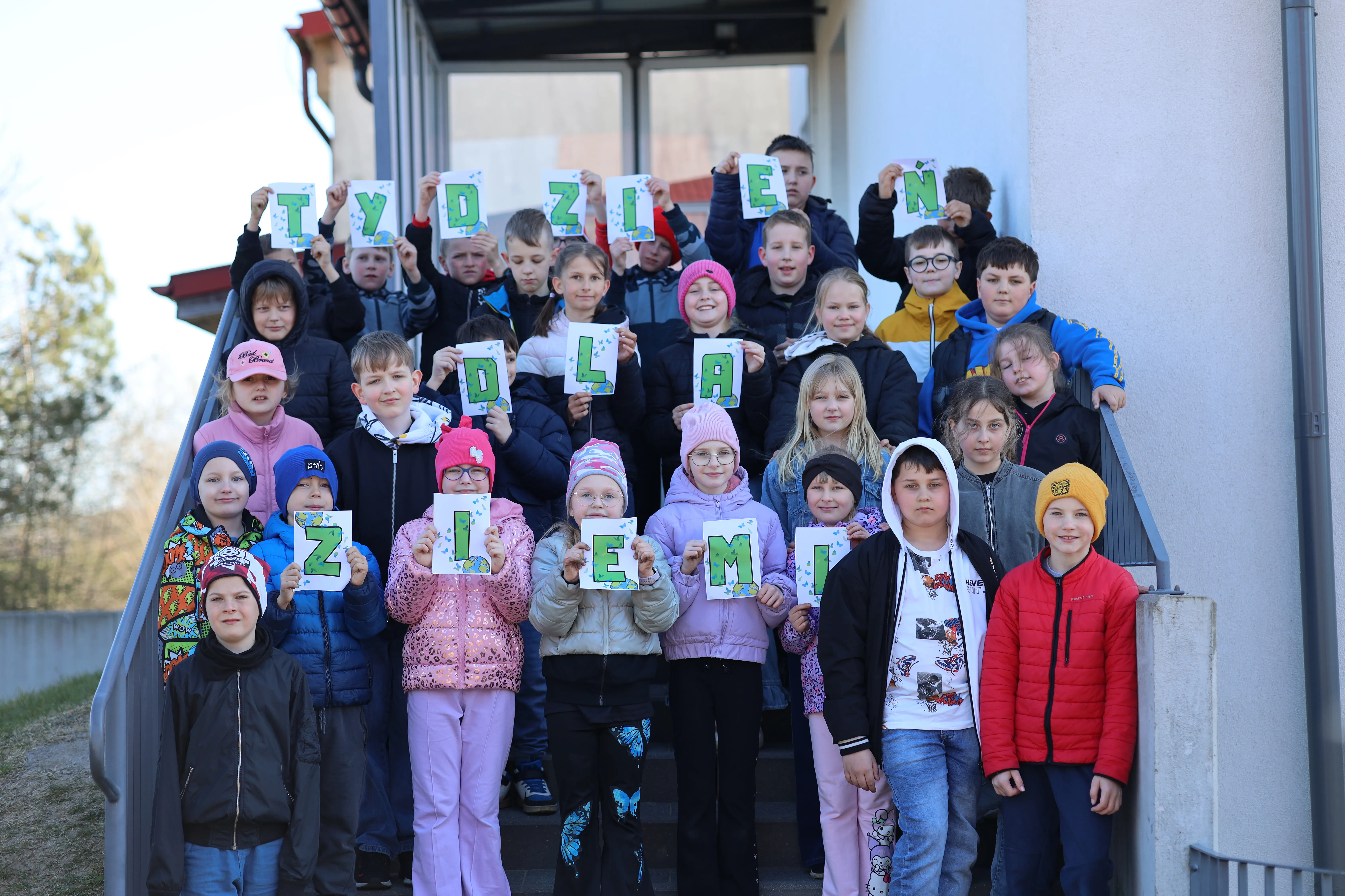 Ekologiczna ofensywa w Łebnie. Szkoła Podstawowa walczy o tytuł Lidera Lokalnej Ekologii.