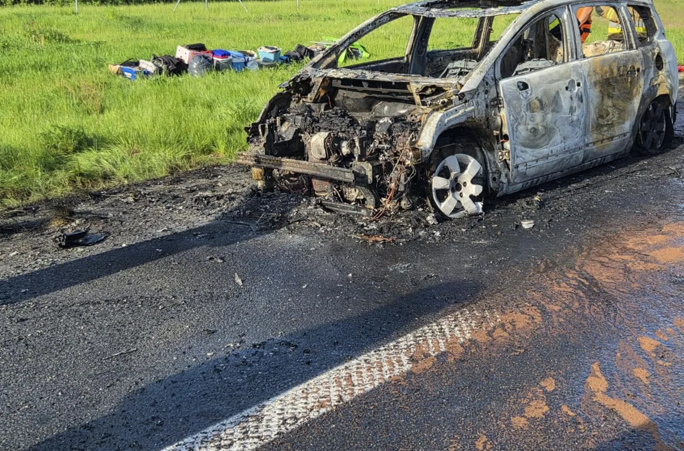 Koleczkowo. Pożar samochodu na drodze S6.