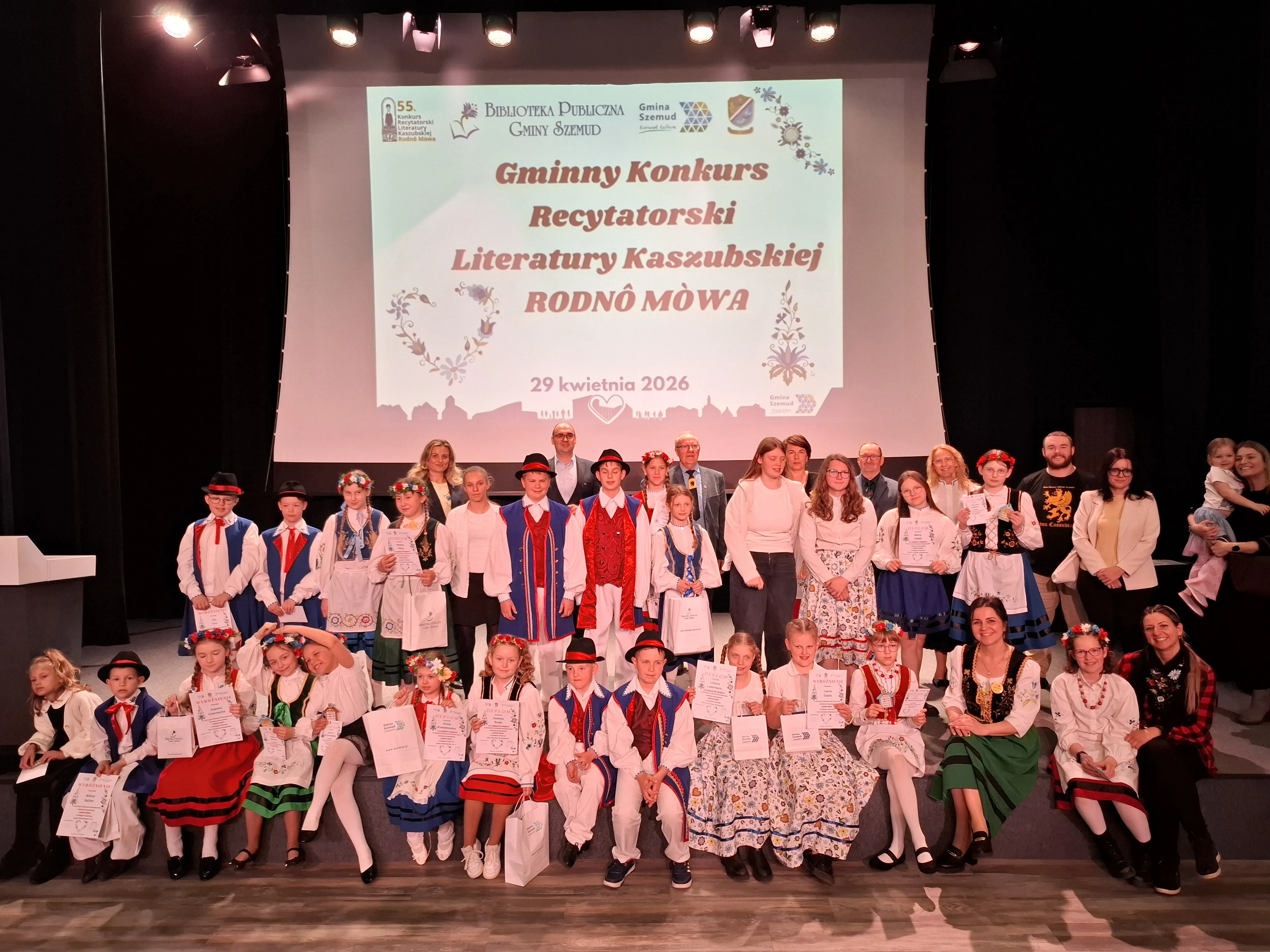 Od gminnych eliminacji do powiatowego finału – zwycięzcy 'Rodnô Mòwa' w Szemudzie.
