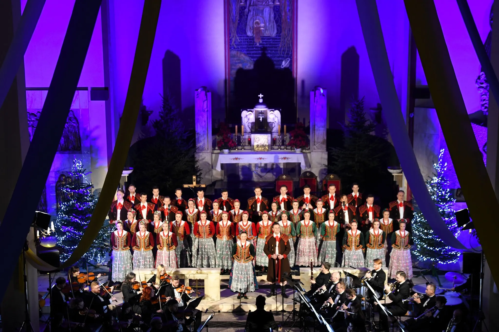 Zespół Pieśni i Tańca „Śląsk” z koncertem kolęd w Szemudzie.
