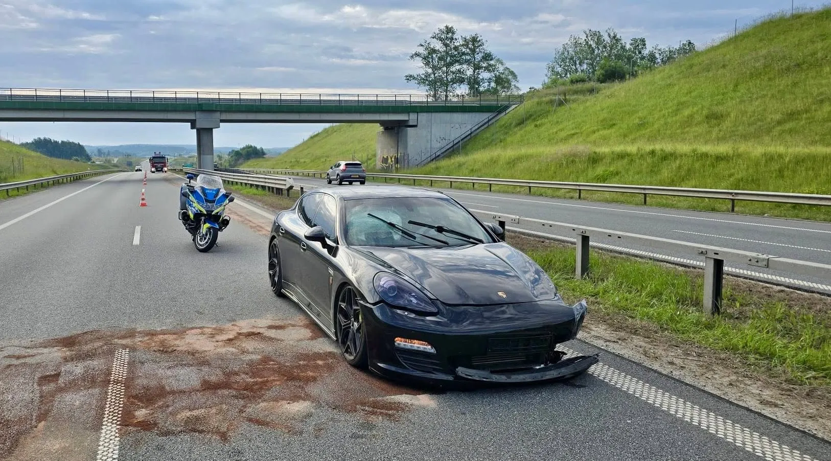 Trasa Kaszubska. Roztrzaskane Porsche jechało bez koła przez 200 metrów!