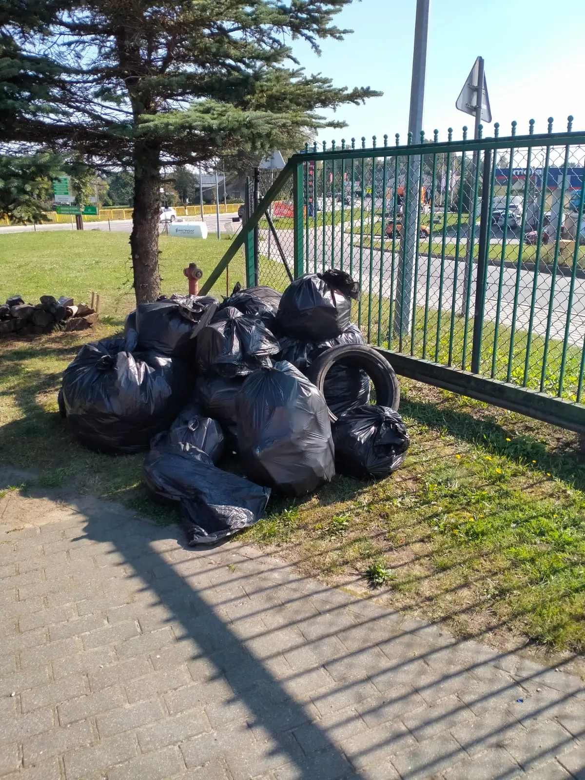 Sprzątanie, ogniska i integracja – ekologiczny weekend w sołectwach Gminy Szemud.